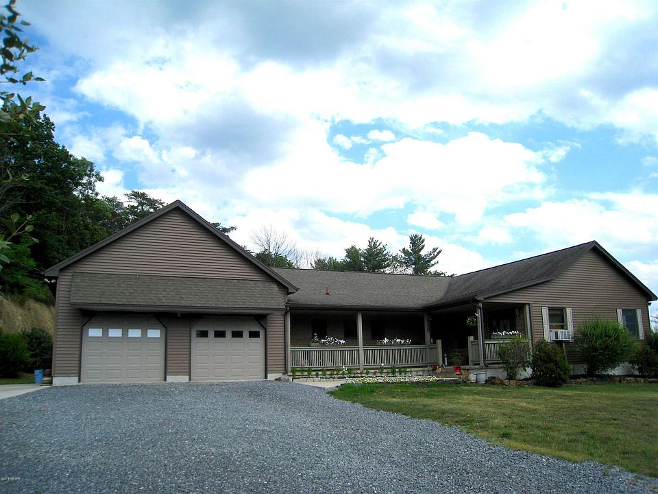 Contemporary w/ large garage