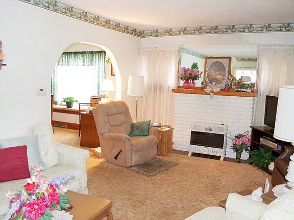 3rd image of 43 Brookwood Way S