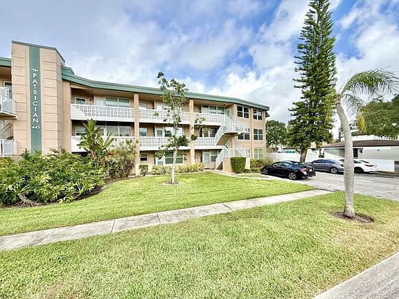 4th image of 445 32nd Ave N APT 211