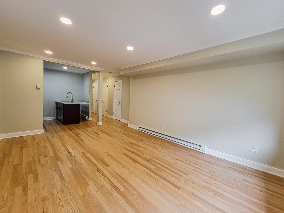1st image of 17 Wilson Pl APT 16