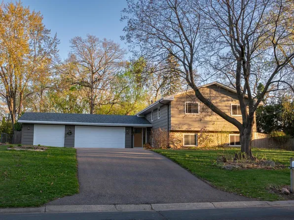 2241 17th St NW, New Brighton, MN 55112