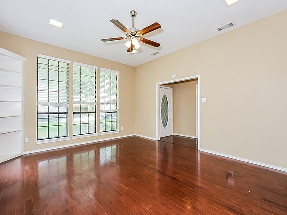 4th image of 807 Longleaf Dr