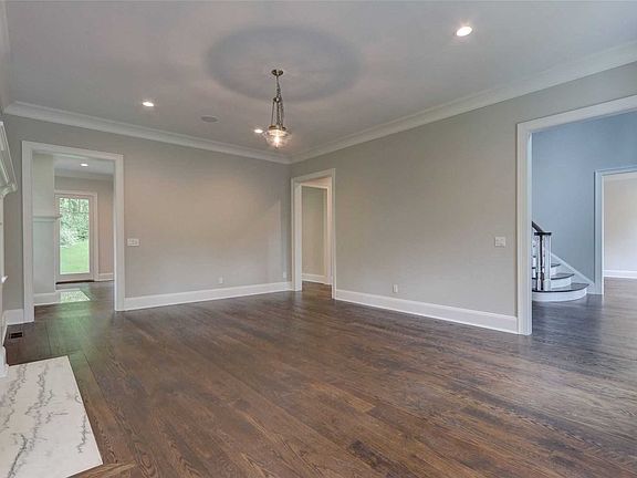 4th image of 12 E Huxley Dr