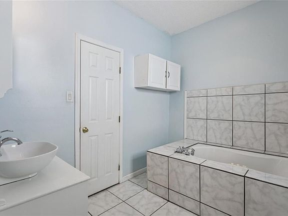 4th image of 4234 Cadiz St