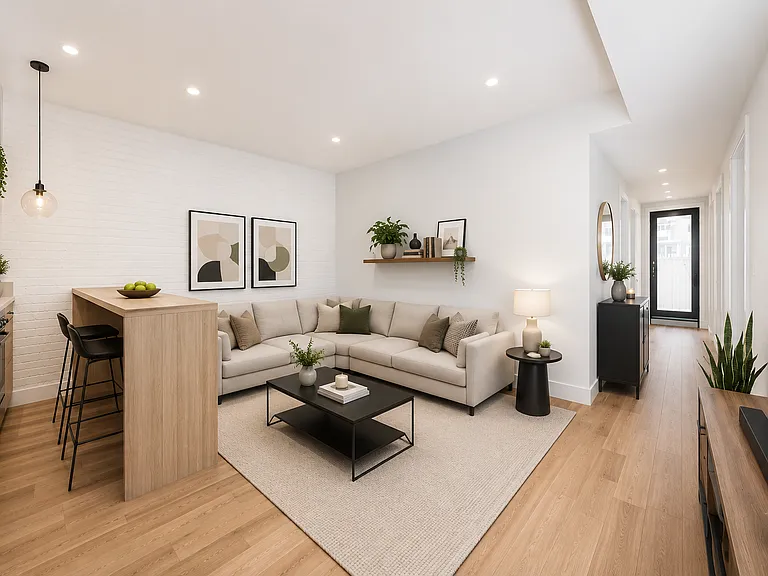 315 E 10th St #2R — Photo 1