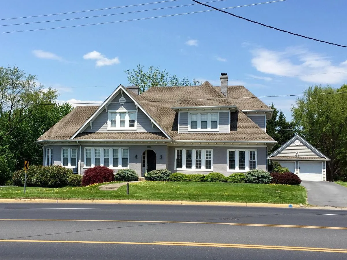 1413 W Broad Street — Photo 1