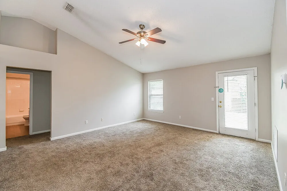 3 bed, 2.0 bath, 1300 sqft, $1,780 — Photo 3