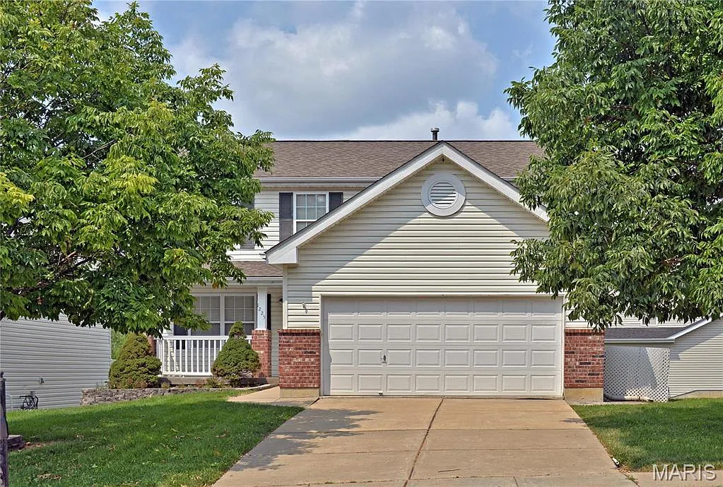 4 bed, 3.5 bath, 2351 sqft, $2,400 — Photo 1