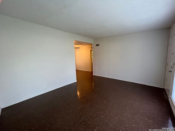 3rd image of 127 ASHLAND DR