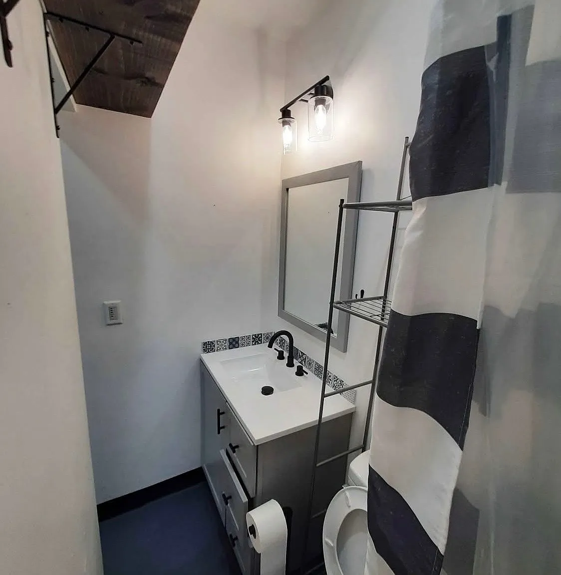 Studio, 160 sqft, $750 — Photo 3