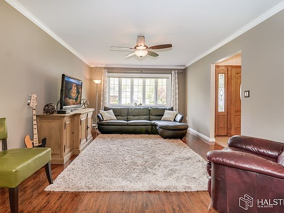 4th image of 18 Aldrin Dr
