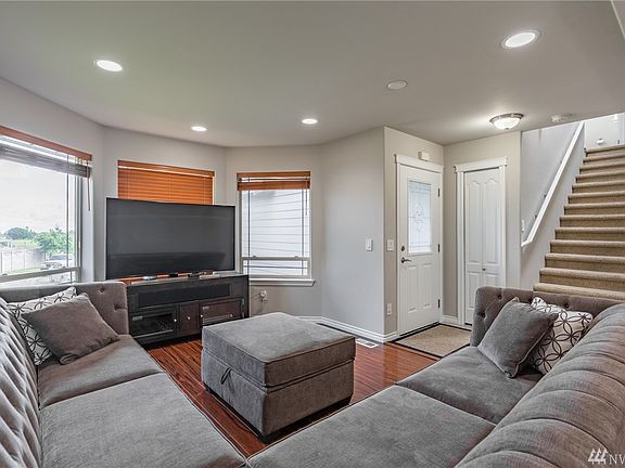 4th image of 2631 Pacific Highlands Ave