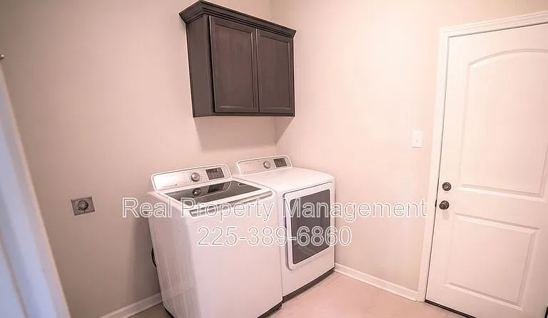 1870 Oakwood Dr — Photo 10