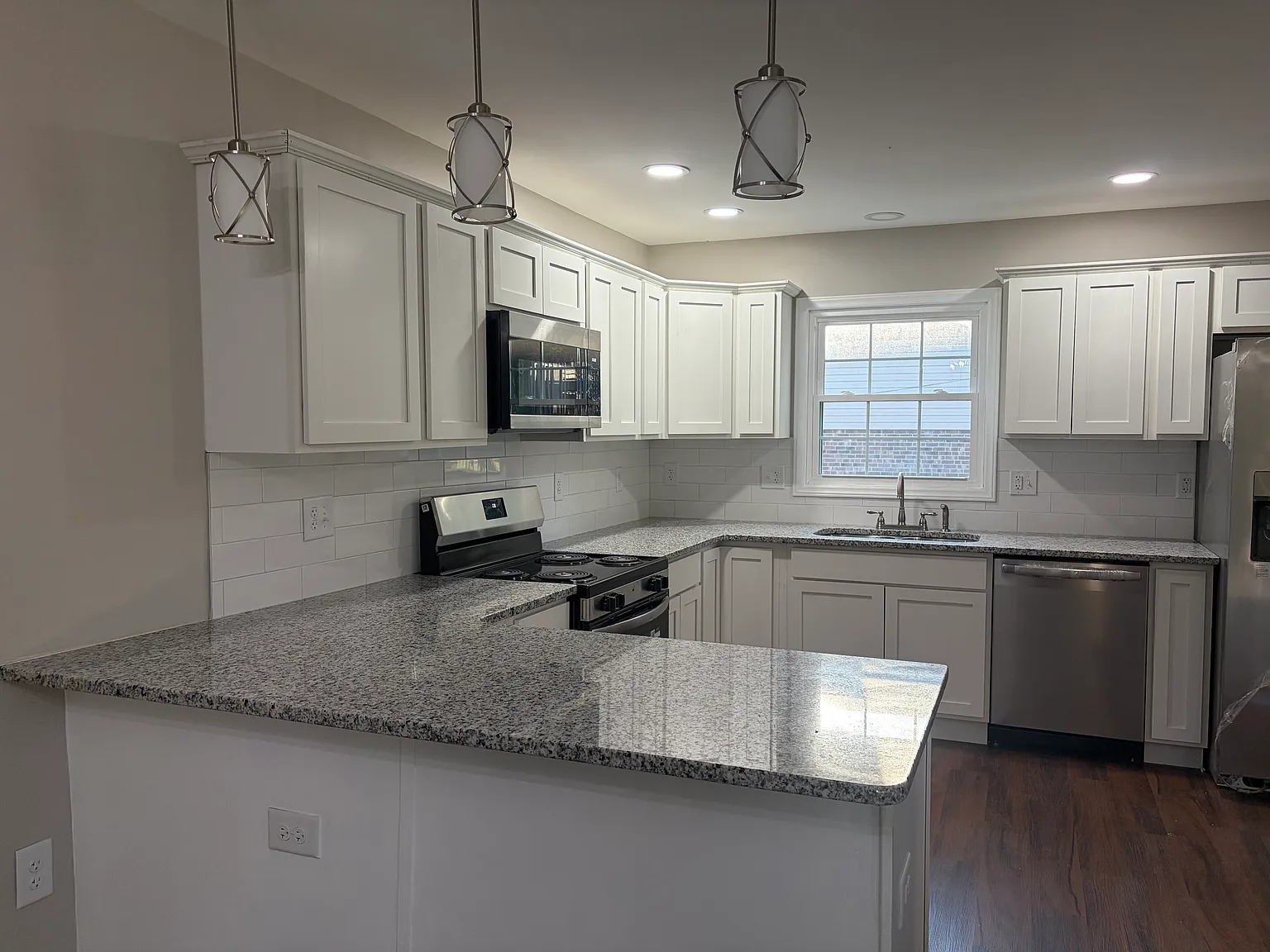 3 bed, 1207 sqft, $1,650 — Photo 2