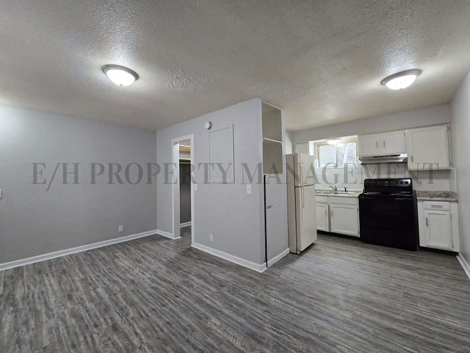 1st image of 1916-1924 S Broadway St #42