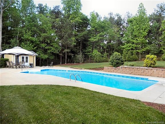 3rd image of 7687 Cottonwood Dr