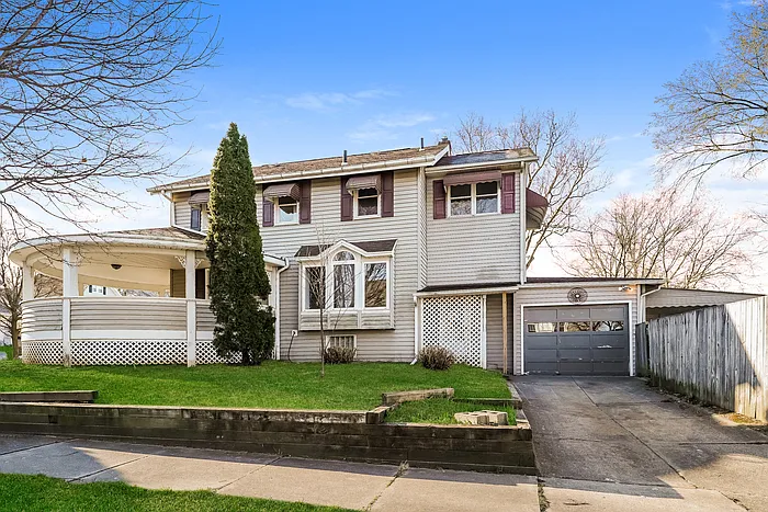 1420 Oakwood Ave — Photo 2