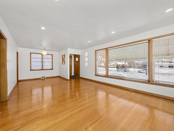 3rd image of 706 N Oak Park Ave