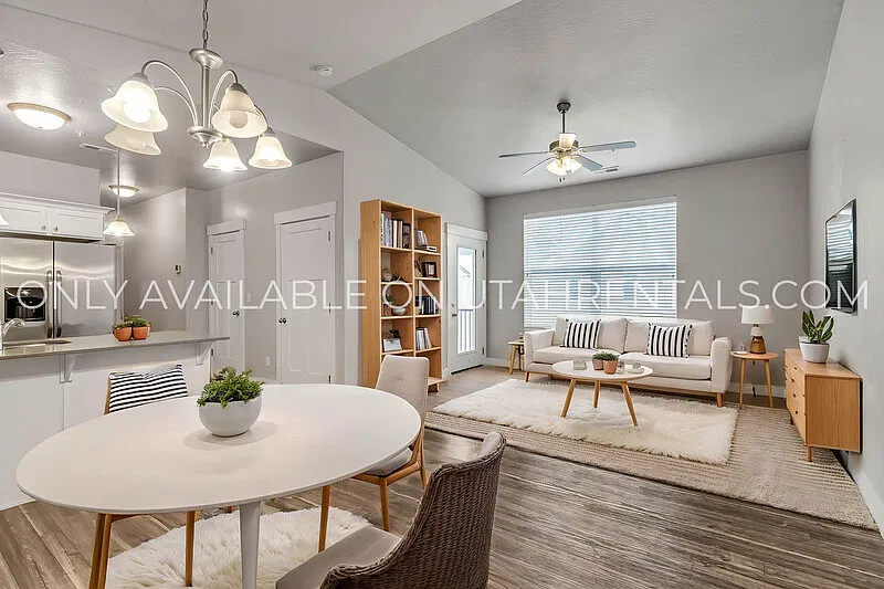 3 bed, 2.0 bath, 1272 sqft, $1,525 — Photo 2