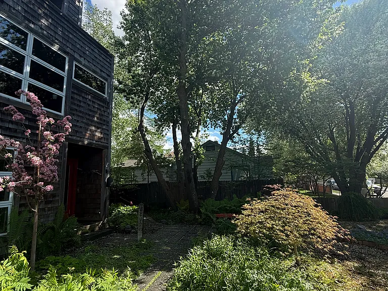 1509 H St #B — Photo 1