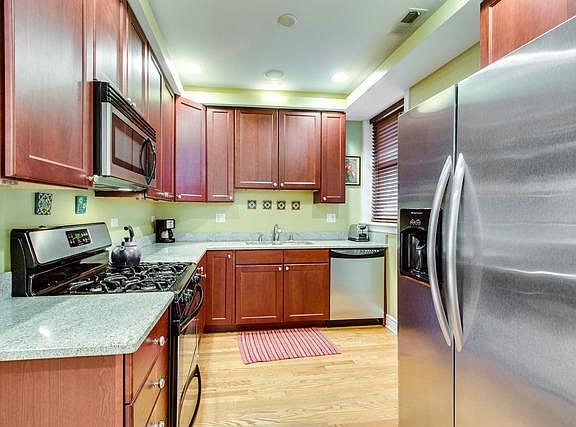 5th image of 6333 N Glenwood Ave APT 2W