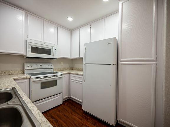 4th image of 265 Ash Ave APT A