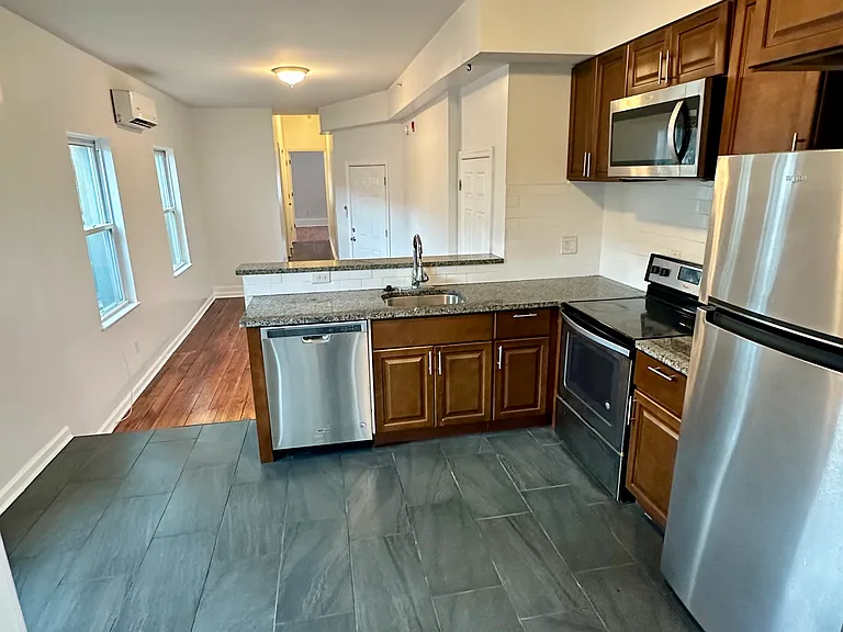 2809 W Girard Ave #2 — Photo 4