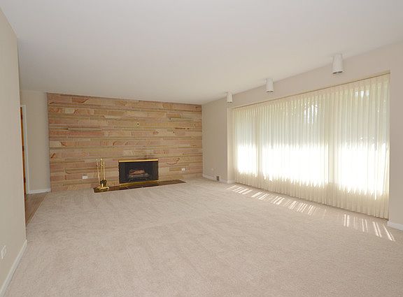 2nd image of 16119 W Woodbine Cir