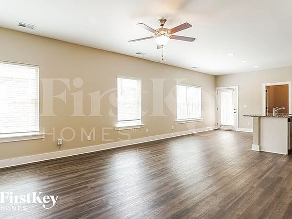 4th image of 1420 Woodridge Pl