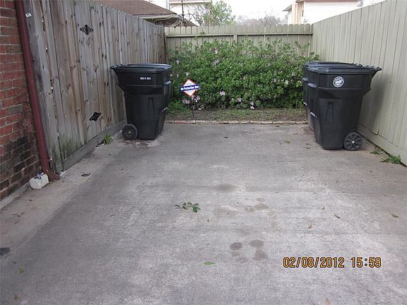 5th image of 10842 Lynbrook Dr APT B