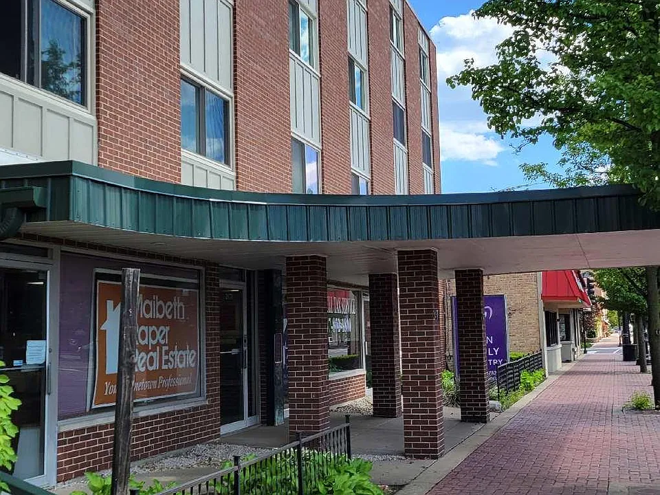 2671 Sheridan Road street entrance