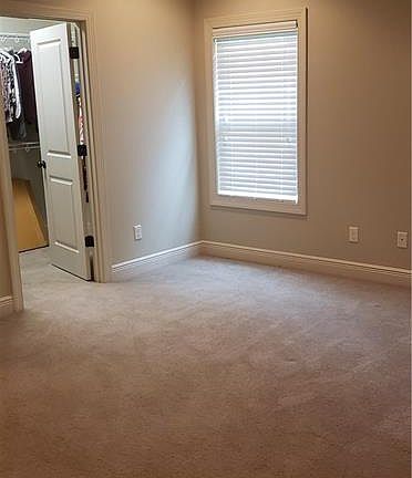 5th image of 1620 37th St NE