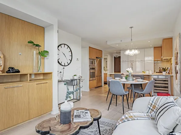 1680 W 4th Ave #207, Vancouver, BC V6J 0B7