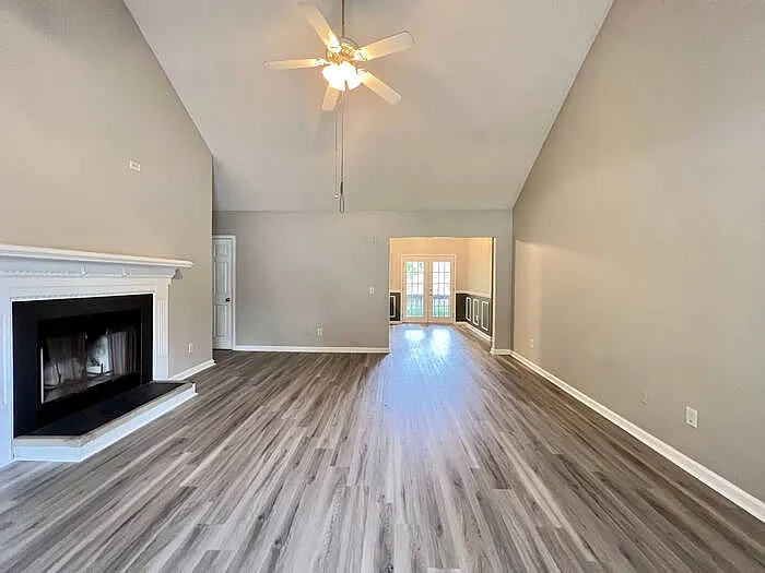 3 bed, 2.0 bath, 1372 sqft, $1,600 — Photo 3