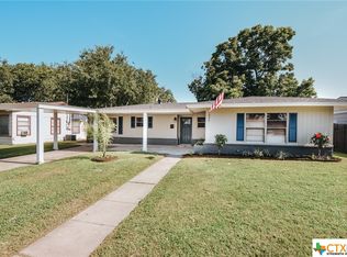 1804 E Walnut Ave, Victoria, TX 77901