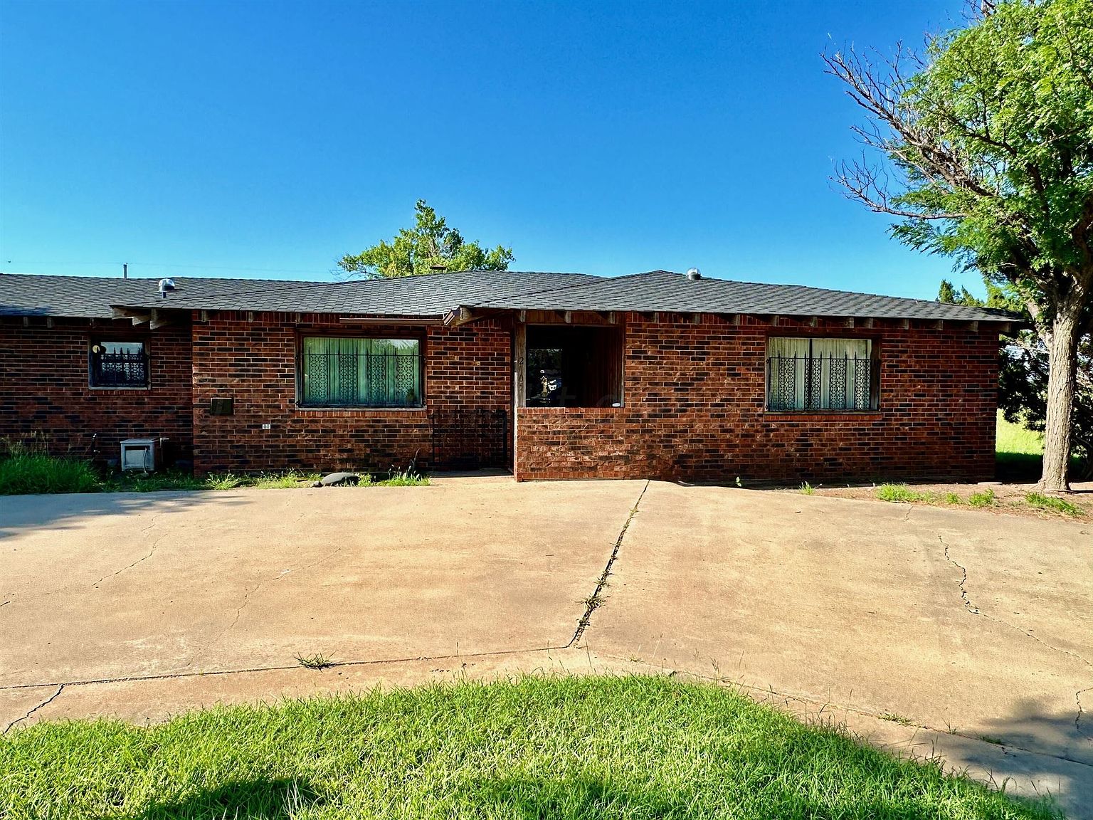 2105 E 1st St, Dumas, TX 79029 Zillow