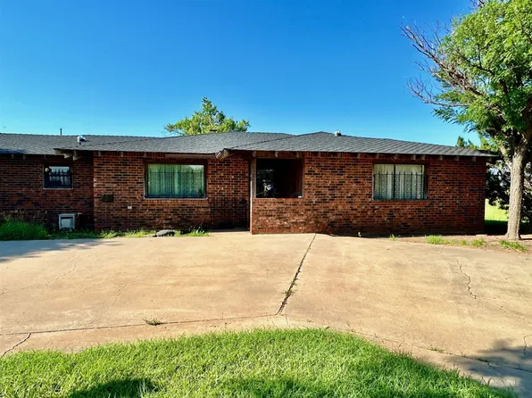 2105 E 1st St, Dumas, TX 79029