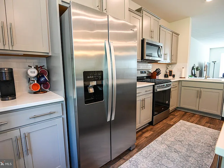 2047 Hinshaw Dr — Photo 25