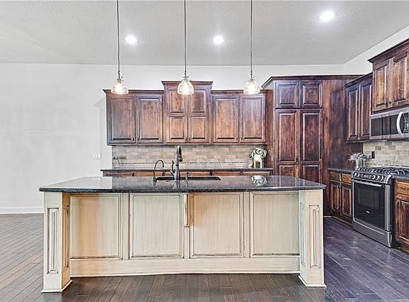 5th image of 13433 W 172nd St