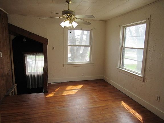 3rd image of 107 Ellendale Dr