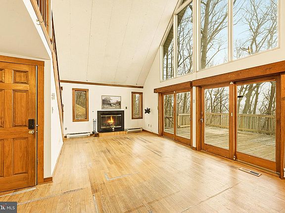 3rd image of 266 Elderberry Ln