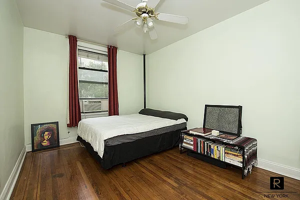 Sold by R New York | media 3