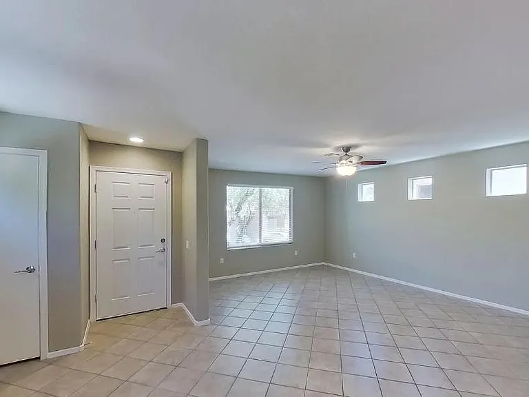 10567 E Pleasant Pasture Dr — Photo 2