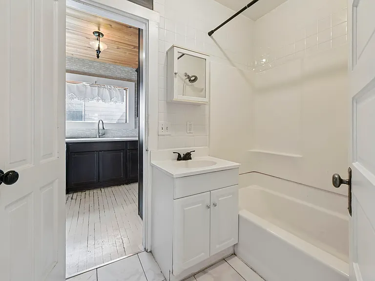 630 Bonfoy Ave — Photo 10