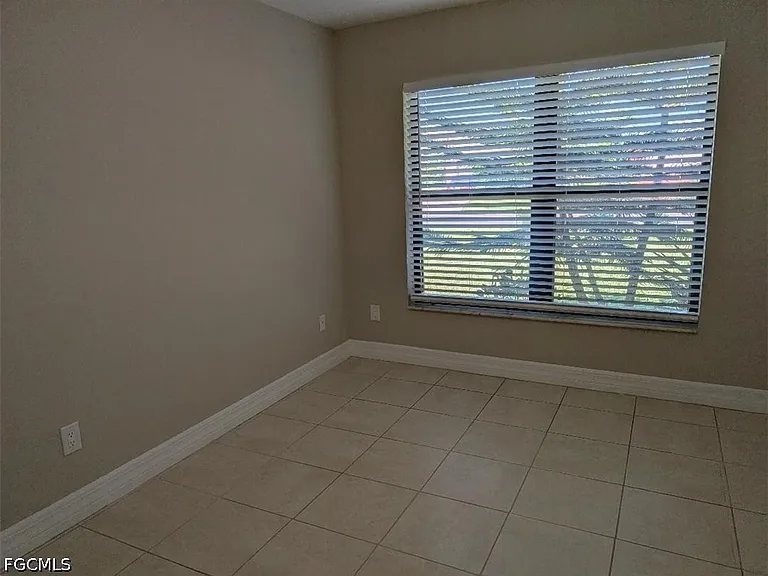 4405 SW 8th Ct — Photo 8