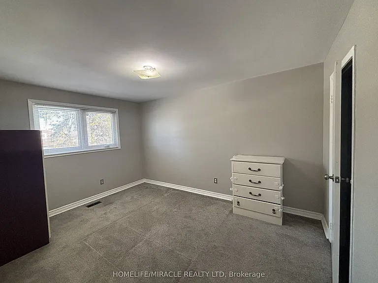 219 McMurchy Ave S #MAIN — Photo 20