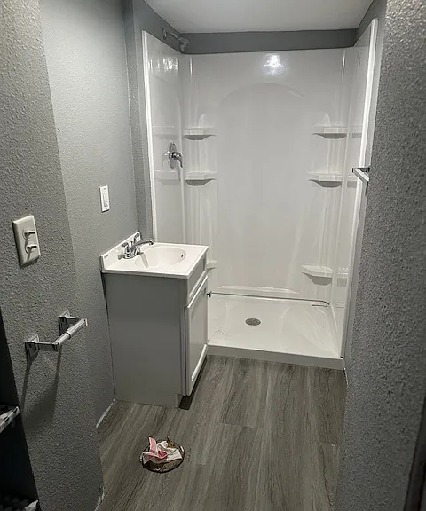 837 Niagara St — Photo 5