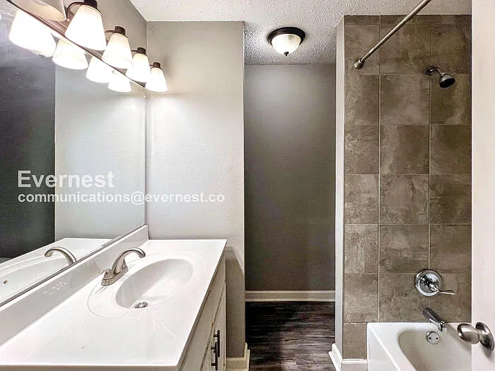 1800 Labette Manor Dr #5 — Photo 10