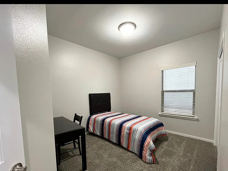 13909 Summer View Ave — Photo 8