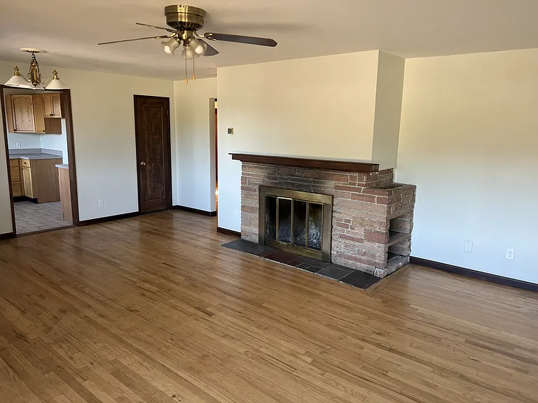 upstairs living room, view towards kitchen
